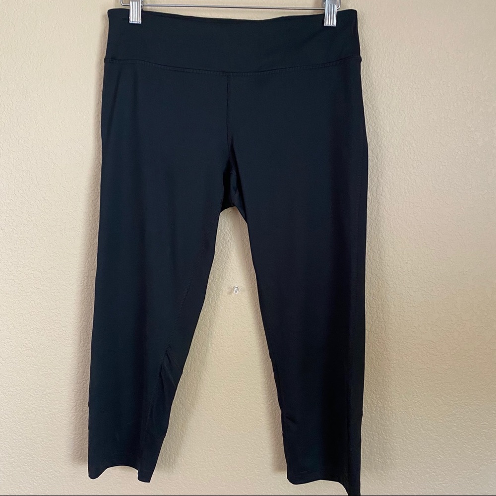 NWOT Core Performance Black Capri Leggings